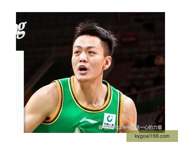 多尔特突破上篮重摔倒地受伤 已返回更衣室接受检查